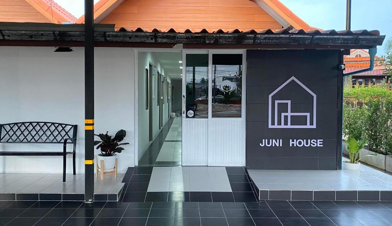 Juni House Chumphon Bed & Breakfast Exterior photo